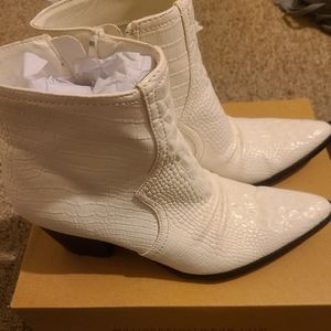 Womens sz 8 ankle booties. Worn once to a Miranda Lambert concert